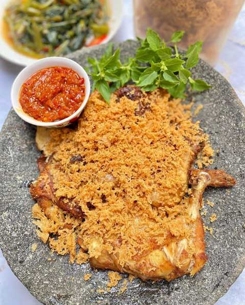 Resep Ayam Goreng Kremes Enak Gurih dan Mudah Dibuat 1 ayam goreng kremes