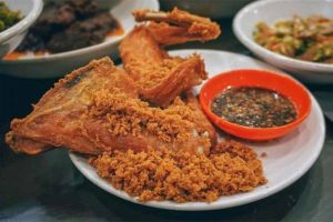 ayam goreng kremes