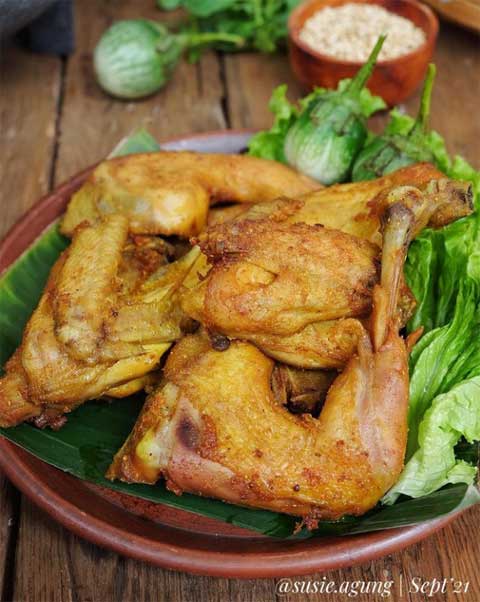Resep Ayam Goreng Penyet yang Enak dan Mudah Cara Membuatnya 1 ayam goreng penyet