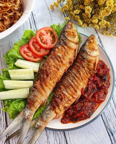 Resep Bandeng Goreng Sambal Kemangi Lembut Gurih Mengguggah Selera 1 bandeng goreng sambal kemangi