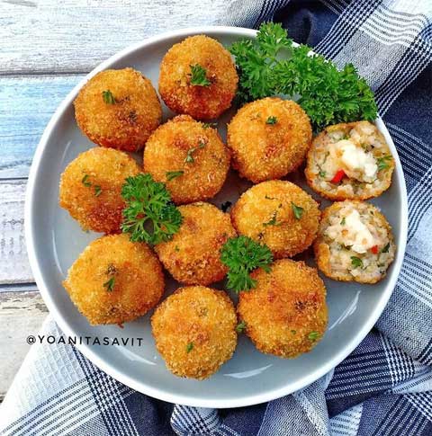 Resep Bola Nasi Keju Crispy Menu Sarapan yang Praktis dan Disukai Anak-anak 1 bola nasi keju crispy