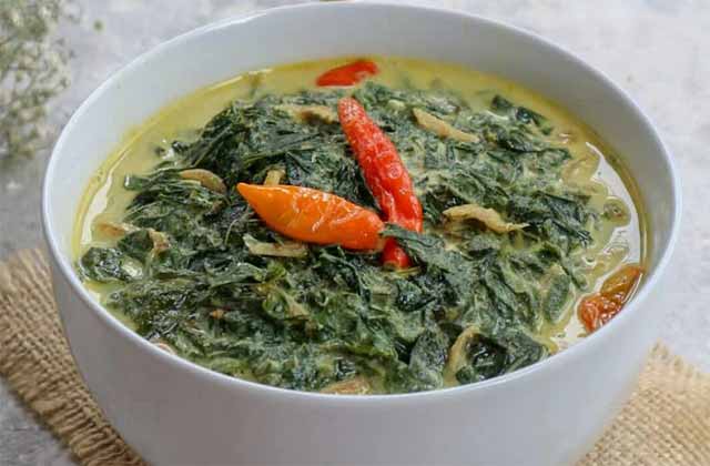 gulai daun singkong