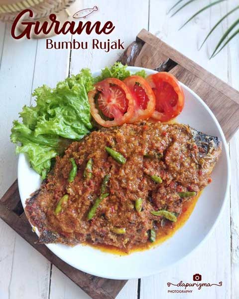 Resep Gurame Bumbu Rujak Enak dan Lezat Menggugah Selera 1 resep gurame bumbu rujak
