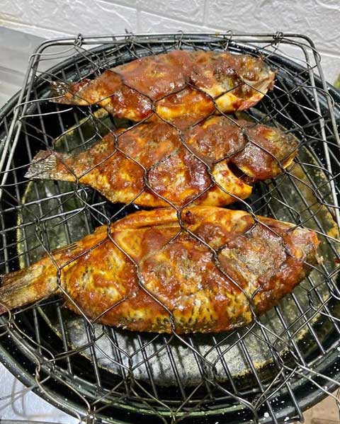 Resep Nila Bakar Pedas Manis Enak dan Lezat 2 ikan nila bakar bumbu pedas manis