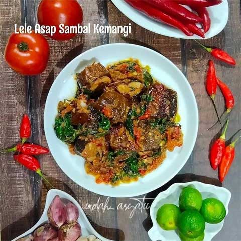 Resep Lele Asap Sambal Kemangi Sedap Gurih dan Lezat Menggugah Selera 1 lele asap sambal kemangi
