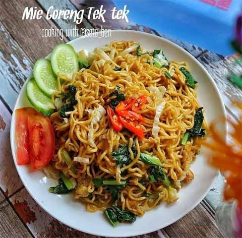 Cara Membuat Mie Tek Tek Spesial Enak dan Sederhana 2 cara membuat mie tek tek goreng