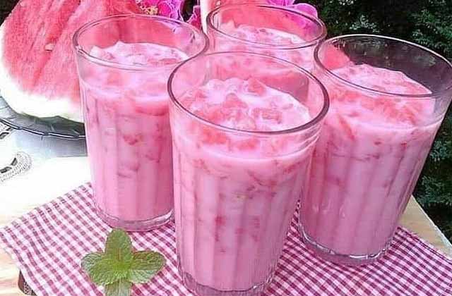 Minuman segar berbuka puasa