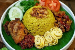 Nasi Kuning, kredit: @byviszaj