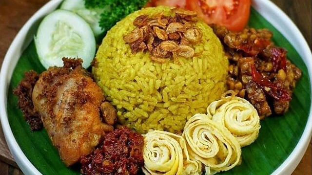 Nasi Kuning, kredit: @byviszaj