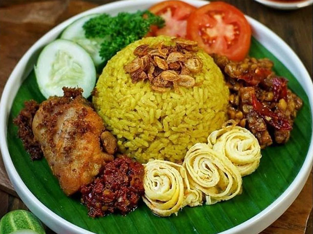 Nasi Kuning, kredit: @byviszaj