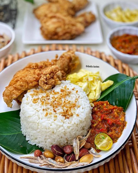 nasi uduk ayam penyet