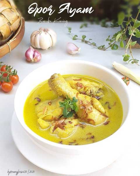 Resep Opor Ayam Bumbu Kuning Hidangan Spesial Enak dan Gurih 1 opor ayam bumbu kuning