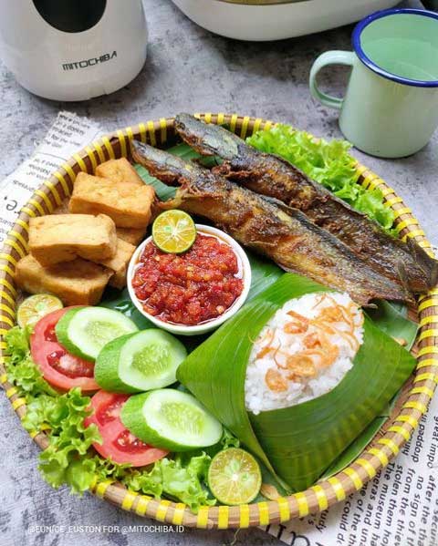Resep Pecel Lele Sambal Tomat Gurih dan Lezat Menggugah Selera 1 pecel lele sambal tomat
