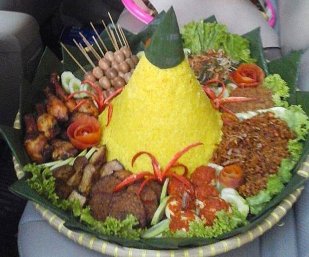 resep nasi kuning tumpeng