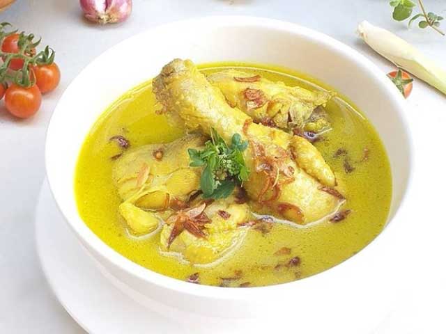 opor ayam bumbu kuning