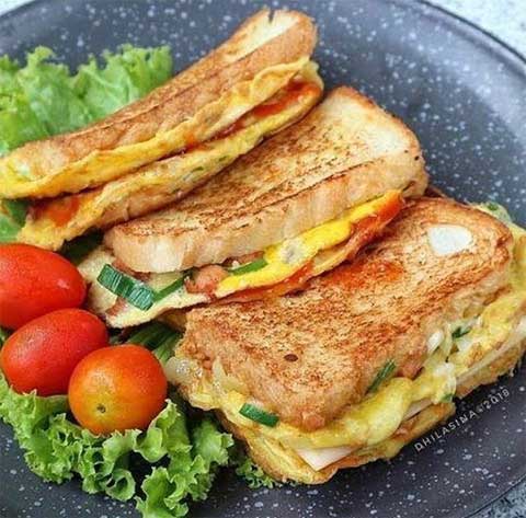 Resep Roti John ala Rumahan Enak Lezat dan Mengenyangkan 2 roti john roti tawar