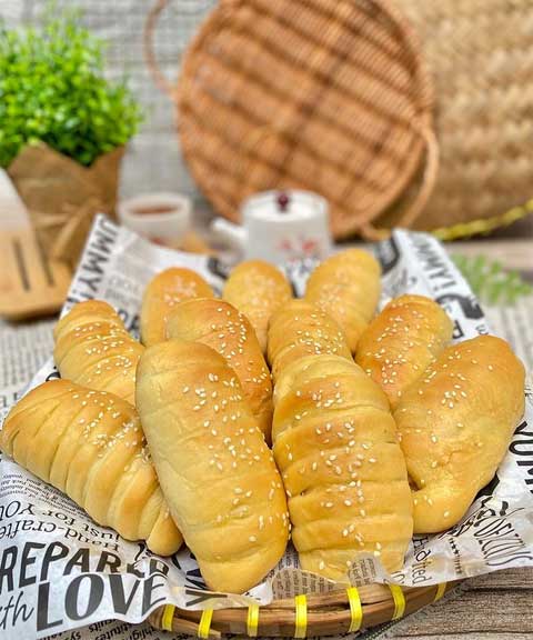 Resep Roti Pisang Coklat Empuk dan Lembut 1 roti pisang coklat