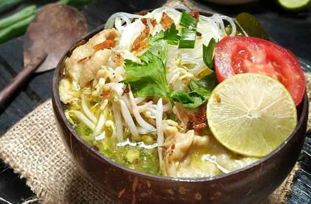 2 Resep dan Cara Membuat Soto Ayam Bening Segar Super Gurih