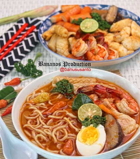 mie tom yum seafood