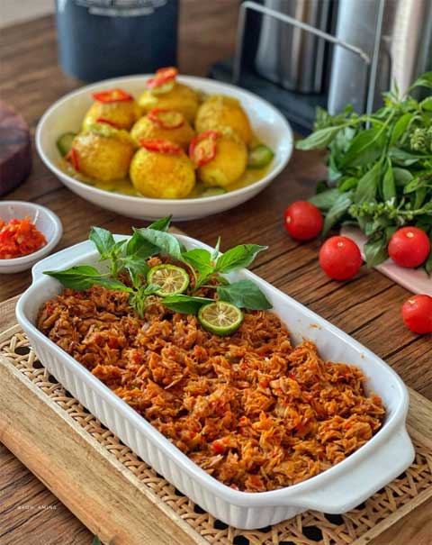 Resep Tongkol Suwir Bumbu Merah: Hidangan Pedas Gurih yang Lezat 1 tongkol suwir bumbu merah